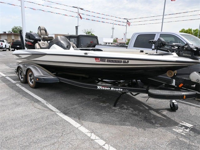 2017 Triton Bass Boat 21 FT