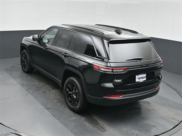 2026 Jeep Grand Cherokee Laredo