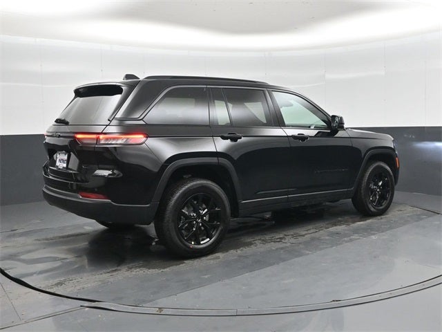 2026 Jeep Grand Cherokee Laredo