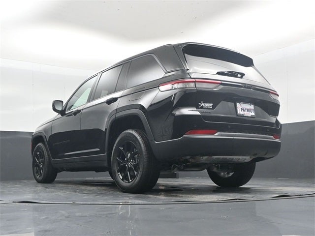 2026 Jeep Grand Cherokee Laredo