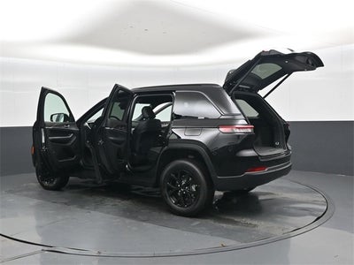 2026 Jeep Grand Cherokee Laredo