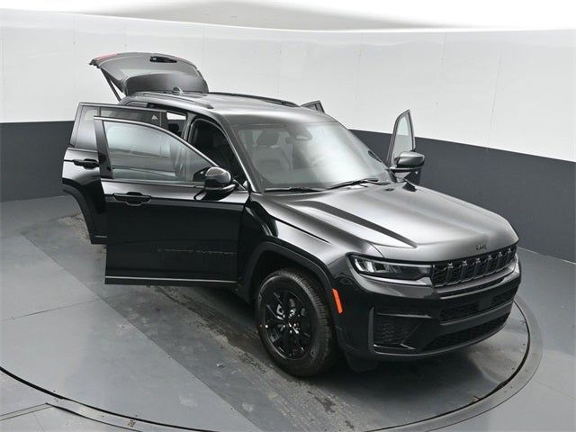 2026 Jeep Grand Cherokee Laredo