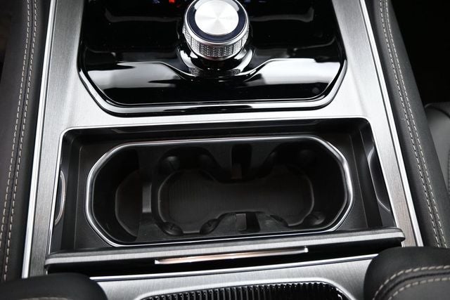 2026 Jeep Grand Wagoneer 4x2