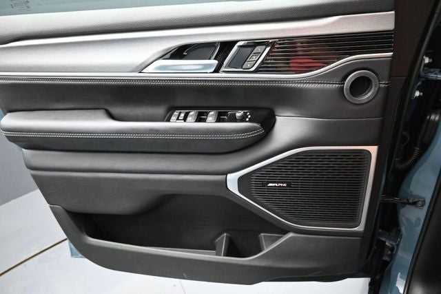 2026 Jeep Grand Wagoneer 4x2