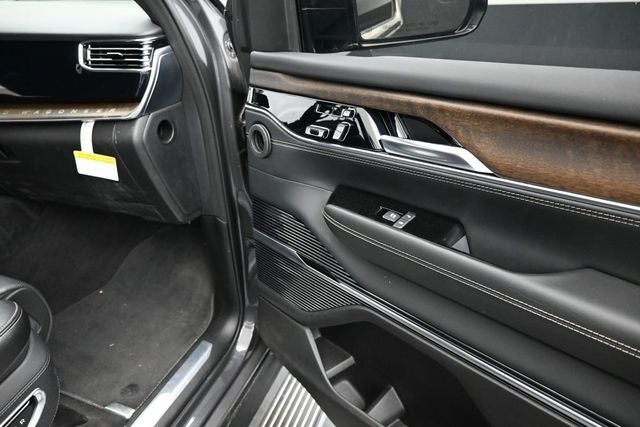 2024 Jeep Grand Wagoneer Base