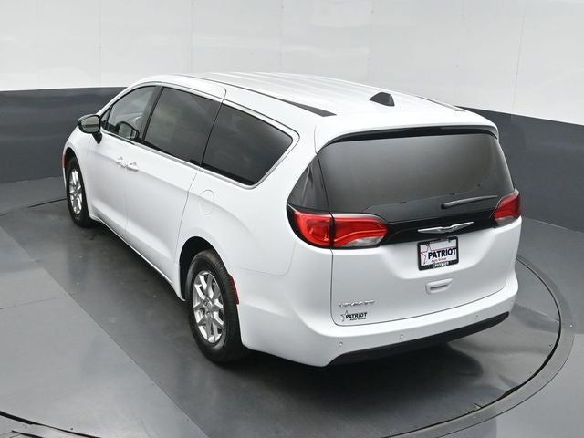 2026 Chrysler Voyager LX