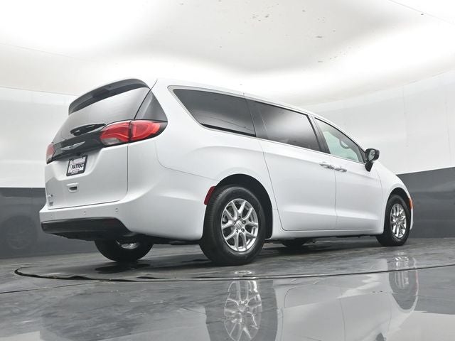 2026 Chrysler Voyager LX