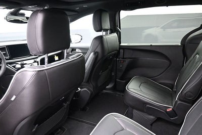 2027 Chrysler Pacifica Limited
