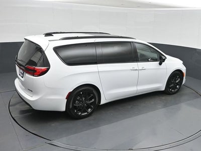 2027 Chrysler Pacifica Limited