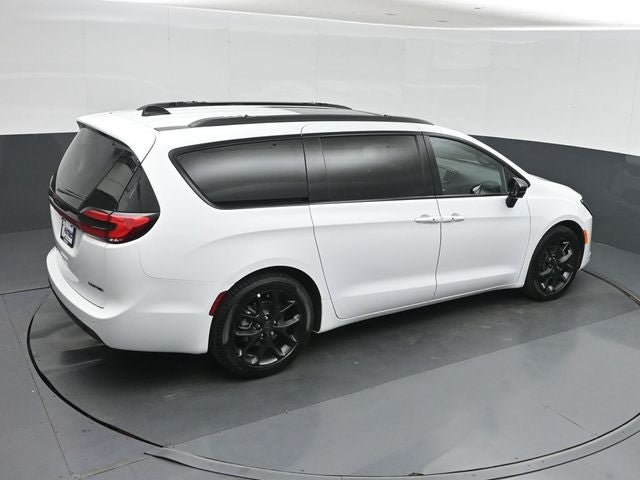 2027 Chrysler Pacifica Limited
