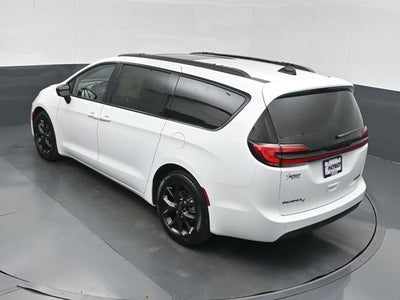 2027 Chrysler Pacifica Limited
