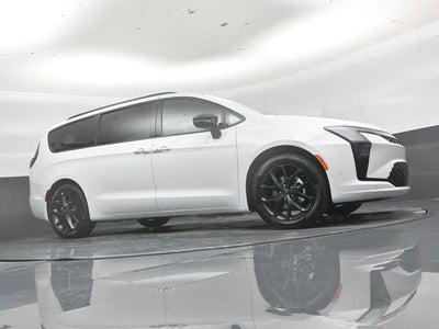 2027 Chrysler Pacifica Limited