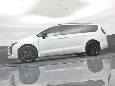 2027 Chrysler Pacifica Limited