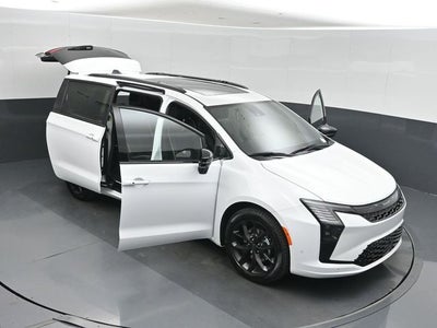 2027 Chrysler Pacifica Limited