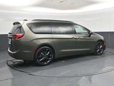 2027 Chrysler Pacifica Limited
