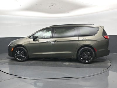 2027 Chrysler Pacifica Limited