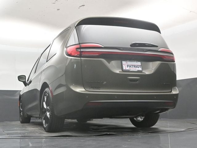 2027 Chrysler Pacifica Limited