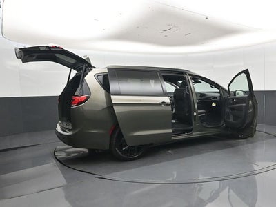 2027 Chrysler Pacifica Limited