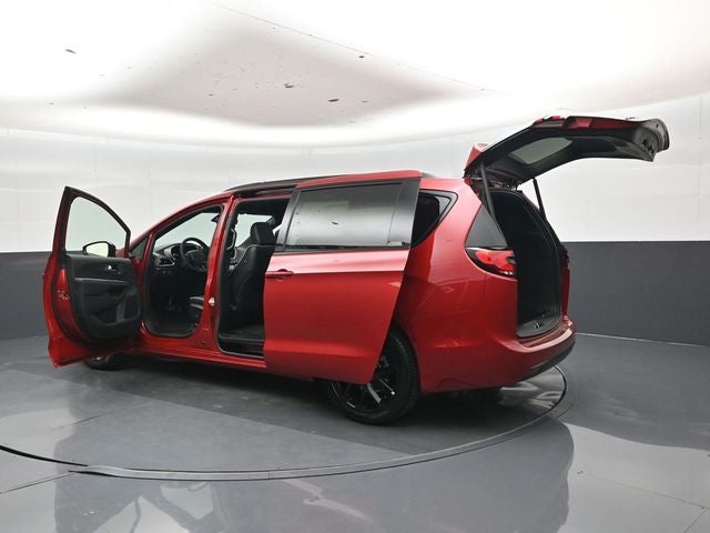 2027 Chrysler Pacifica Limited