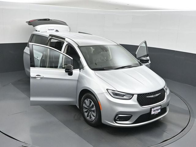 2024 Chrysler Pacifica Hybrid Select