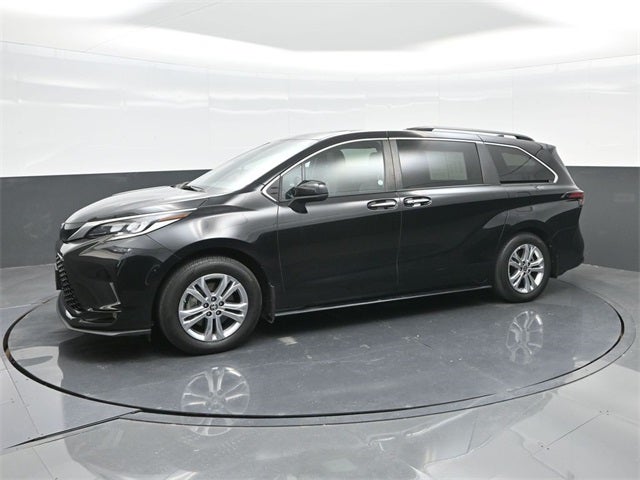 2022 Toyota Sienna XSE 7 Passenger