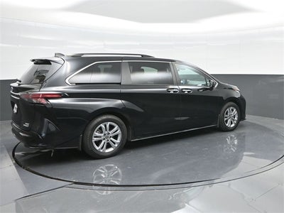 2022 Toyota Sienna XSE 7 Passenger