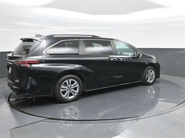 2022 Toyota Sienna XSE 7 Passenger