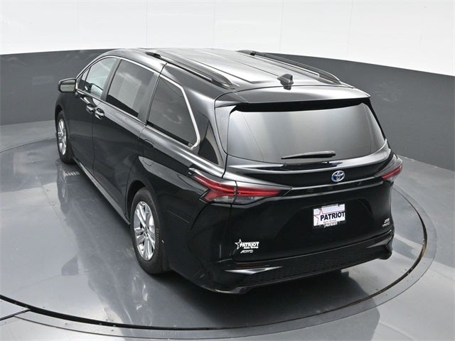 2022 Toyota Sienna XSE 7 Passenger