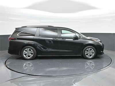 2022 Toyota Sienna XSE 7 Passenger