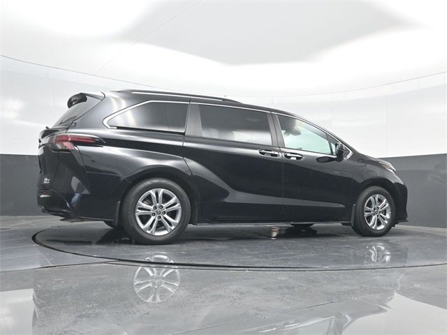 2022 Toyota Sienna XSE 7 Passenger