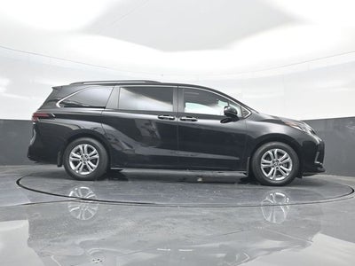 2022 Toyota Sienna XSE 7 Passenger