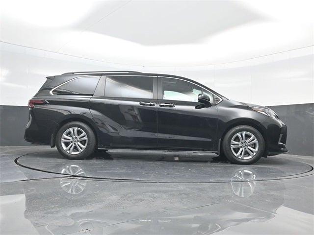 2022 Toyota Sienna XSE 7 Passenger