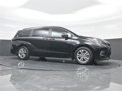 2022 Toyota Sienna XSE 7 Passenger
