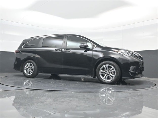 2022 Toyota Sienna XSE 7 Passenger