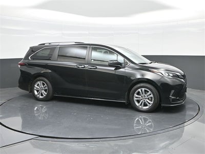 2022 Toyota Sienna XSE 7 Passenger