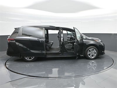 2022 Toyota Sienna XSE 7 Passenger