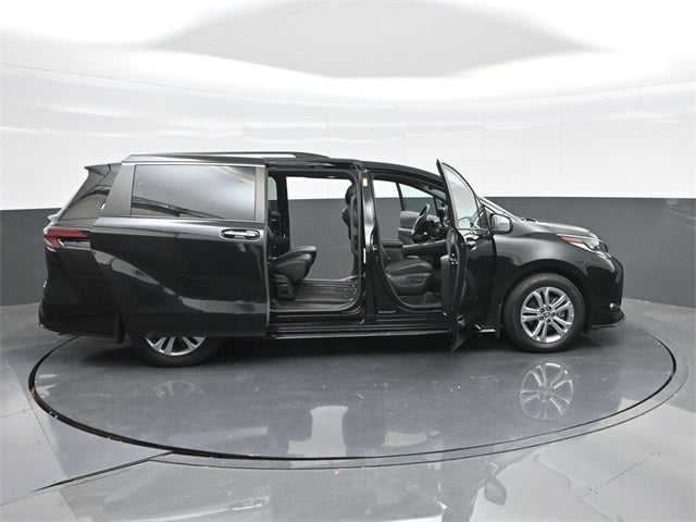 2022 Toyota Sienna XSE 7 Passenger