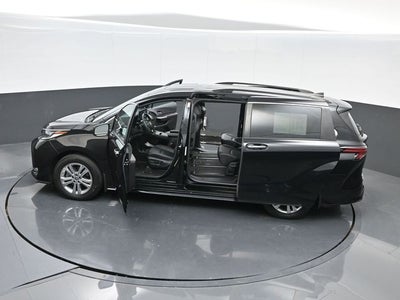 2022 Toyota Sienna XSE 7 Passenger