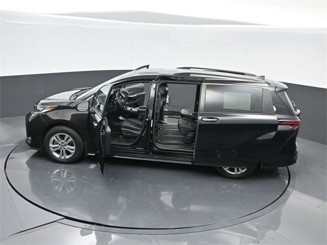 2022 Toyota Sienna XSE 7 Passenger