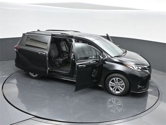 2022 Toyota Sienna XSE 7 Passenger