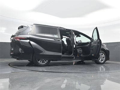 2022 Toyota Sienna XSE 7 Passenger