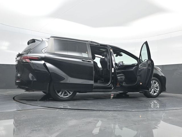 2022 Toyota Sienna XSE 7 Passenger
