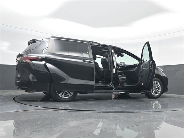 2022 Toyota Sienna XSE 7 Passenger