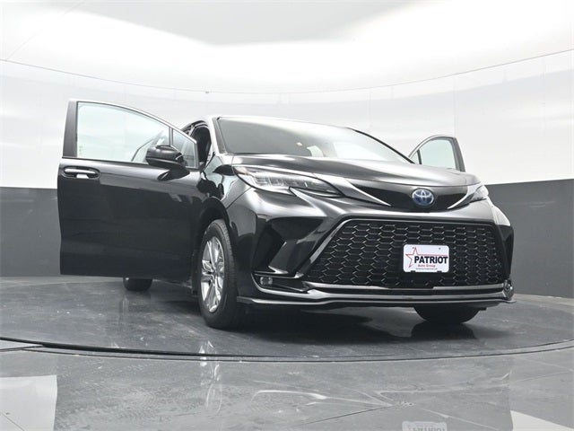 2022 Toyota Sienna XSE 7 Passenger