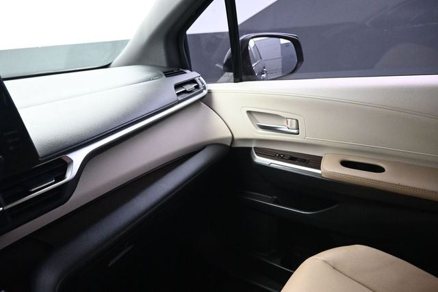 2023 Toyota Sienna XLE 8 Passenger