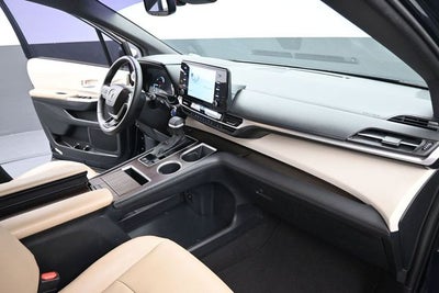 2023 Toyota Sienna XLE 8 Passenger