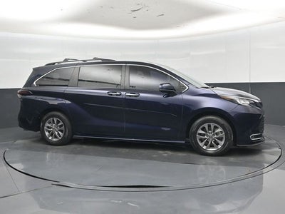 2023 Toyota Sienna XLE 8 Passenger