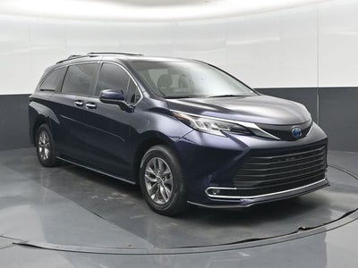 2023 Toyota Sienna XLE 8 Passenger