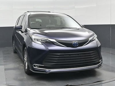 2023 Toyota Sienna XLE 8 Passenger
