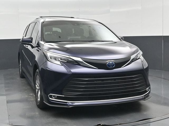 2023 Toyota Sienna XLE 8 Passenger